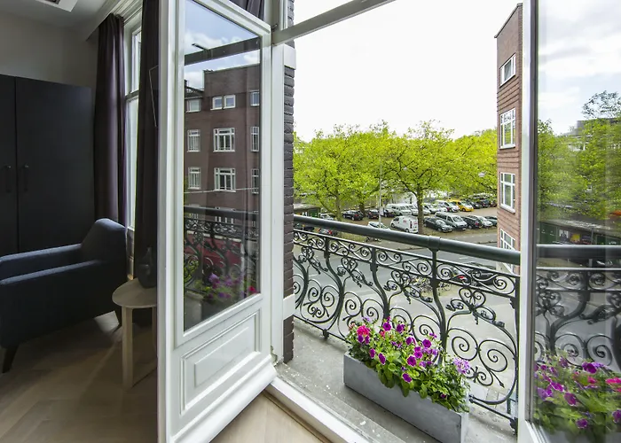 No. 377 House 3* Amsterdam